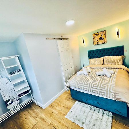 Luxe 1B Chalet, Hottub, Free Parking Nr Ltn Airport, L&D Hosp, Whipsnade Zoo, Fast Trains Into Central London Luton  Exterior foto