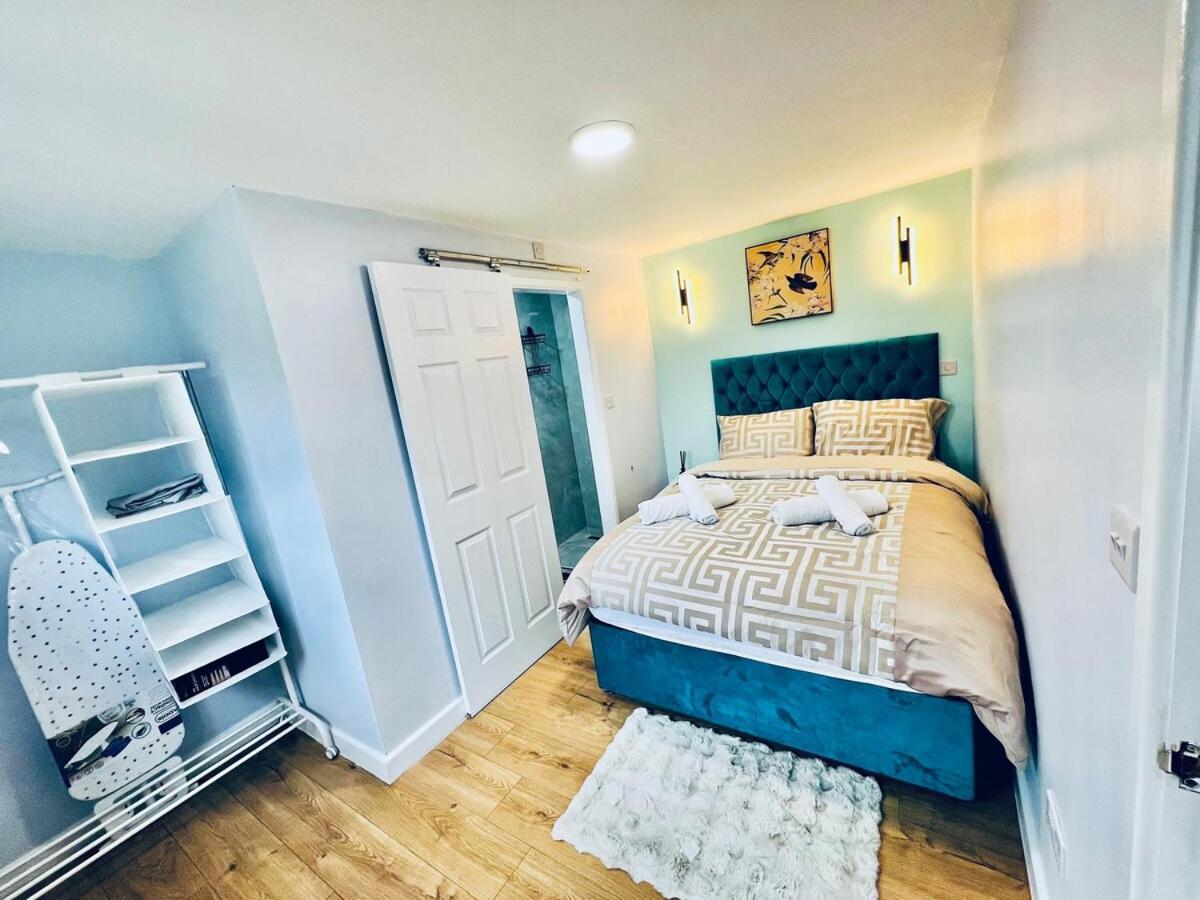 Luxe 1B Chalet, Hottub, Free Parking Nr Ltn Airport, L&D Hosp, Whipsnade Zoo, Fast Trains Into Central London Luton  Exterior foto
