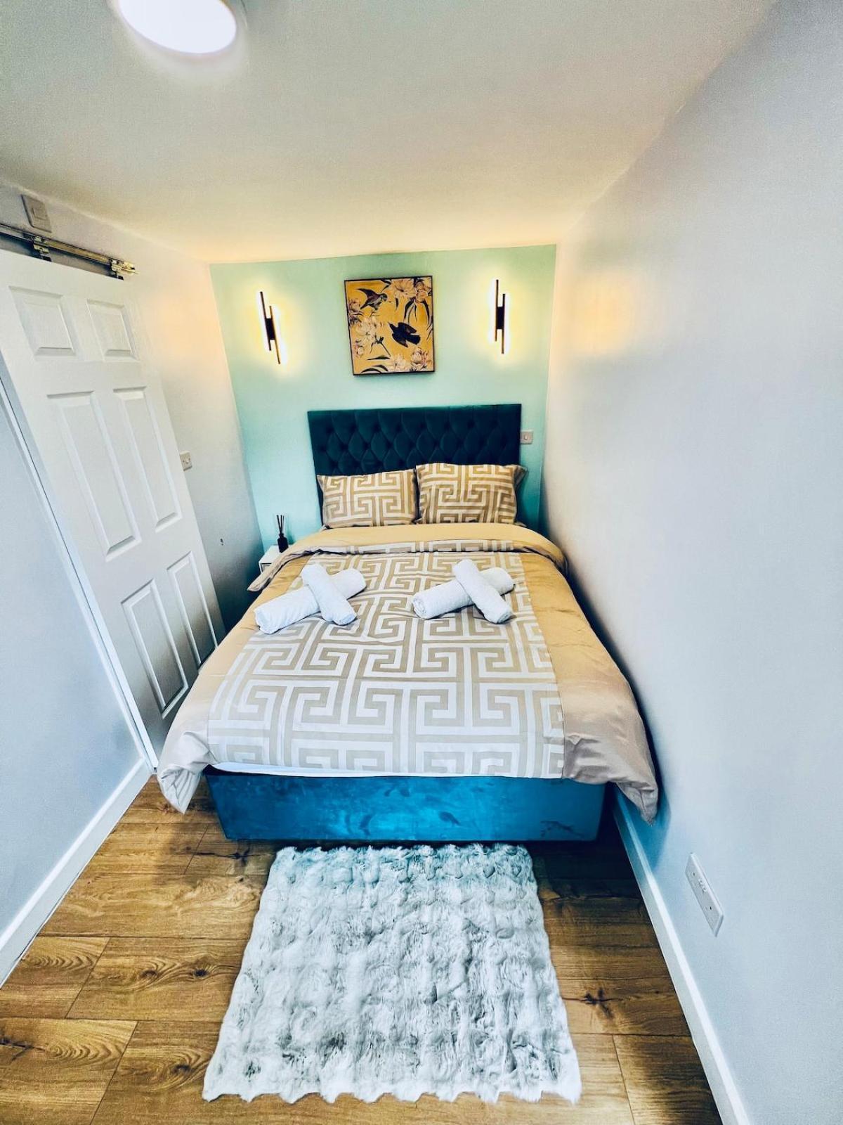 Luxe 1B Chalet, Hottub, Free Parking Nr Ltn Airport, L&D Hosp, Whipsnade Zoo, Fast Trains Into Central London Luton  Exterior foto