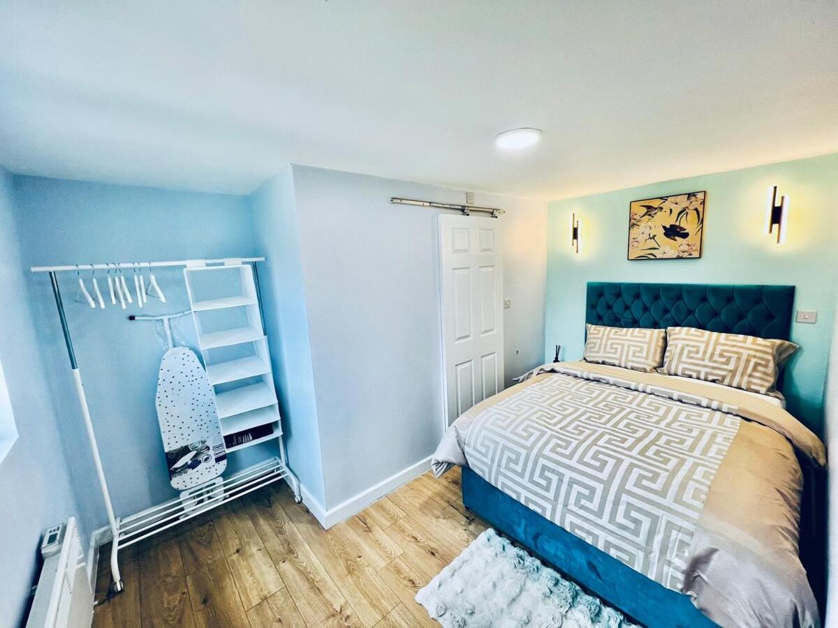 Luxe 1B Chalet, Hottub, Free Parking Nr Ltn Airport, L&D Hosp, Whipsnade Zoo, Fast Trains Into Central London Luton  Exterior foto
